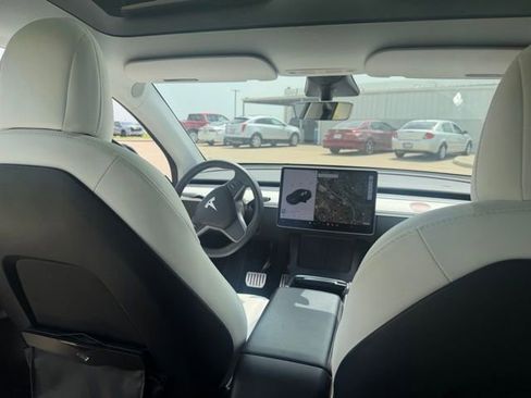 Used 2022 Tesla Model Y Performance AWD/4WD image 9