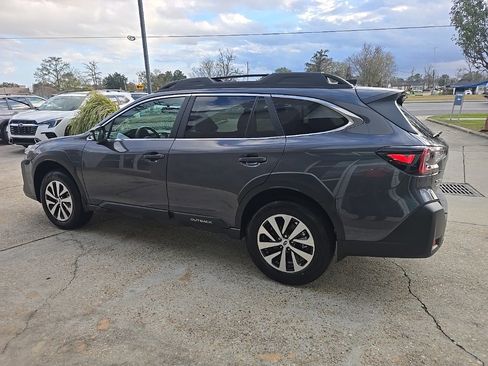 Certified 2025 Subaru Outback Premium image 5