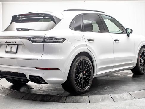 Used 2021 Porsche Cayenne GTS image 3