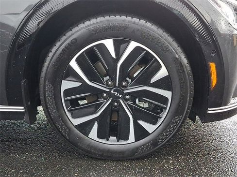 Certified 2022 Kia EV6 Wind w/ Wind Technology Package image 8