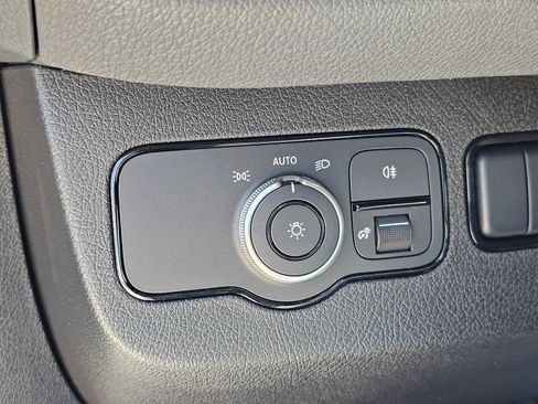 Used 2025 Mercedes-Benz Sprinter 2500 image 31