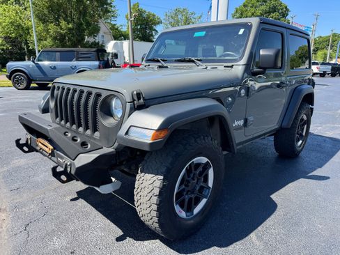 Used 2018 Jeep Wrangler Sport AWD/4WD image 3