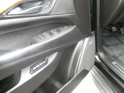 Used 2016 Cadillac Escalade Luxury image 16