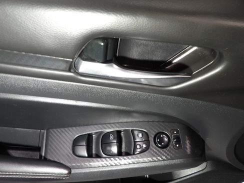 Used 2024 Nissan Altima 2.5 SV FWD image 10