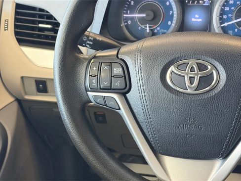 Used 2019 Toyota Sienna LE FWD image 60