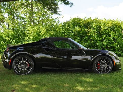 Used 2019 Alfa Romeo 4C Spider RWD image 10