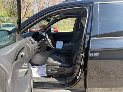 Used 2025 Honda Passport Black Edition image 4