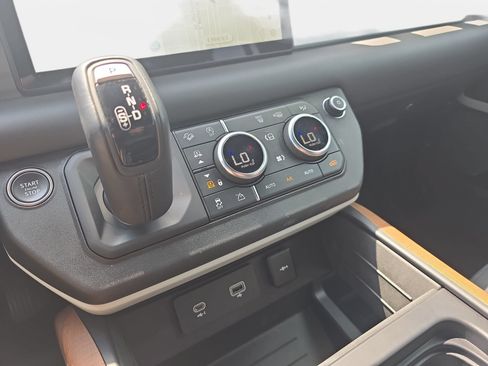 Used 2024 Land Rover Defender 110 X-Dynamic SE AWD/4WD image 24