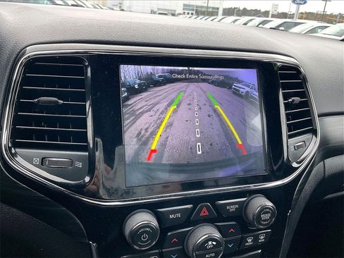 Used 2020 Jeep Grand Cherokee Altitude image 18