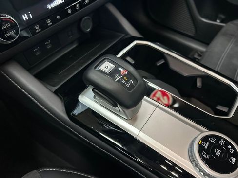 Used 2025 Mitsubishi Outlander SE image 22