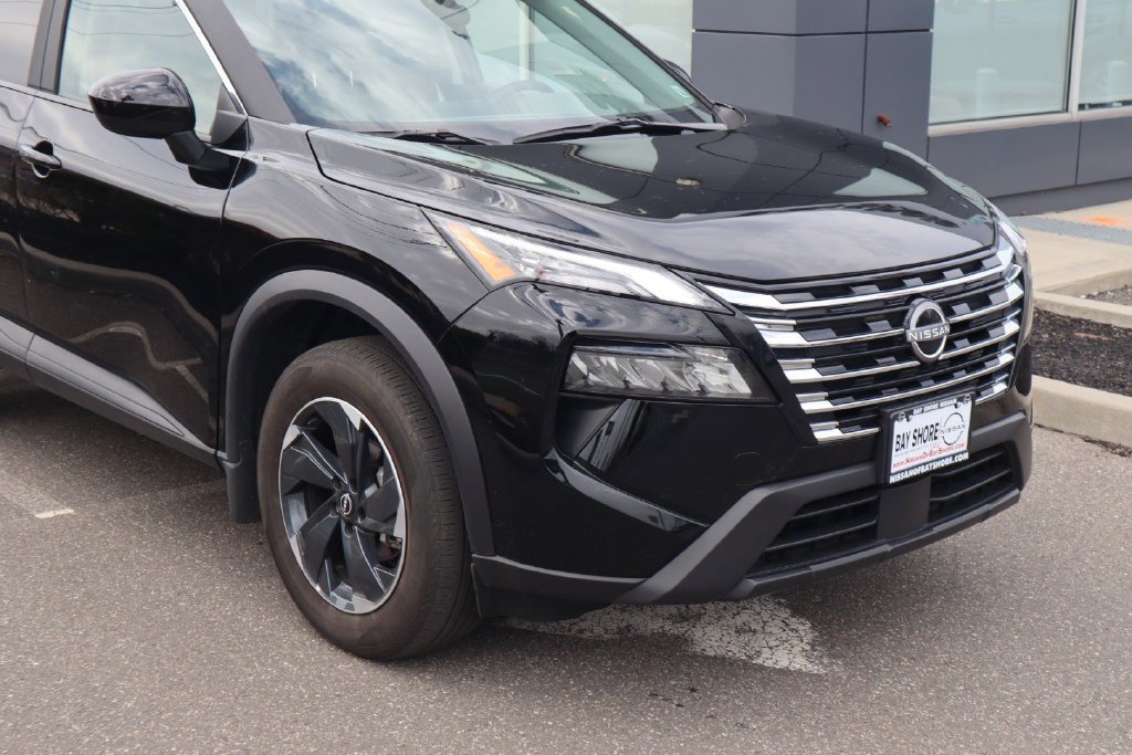 Certified 2025 Nissan Rogue SV AWD/4WD image 4