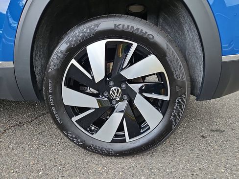 Certified 2025 Volkswagen Atlas Cross Sport SEL AWD/4WD image 9