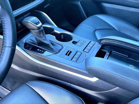 Used 2020 Toyota Highlander XLE image 15