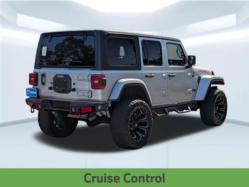 Used 2018 Jeep Wrangler Unlimited Sahara AWD/4WD image 7