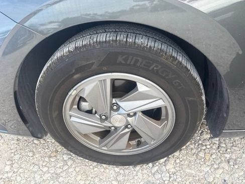 Used 2025 Hyundai Elantra SE FWD image 11