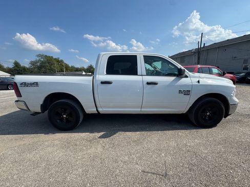 Used 2022 RAM 1500 Classic SLT AWD/4WD image 7