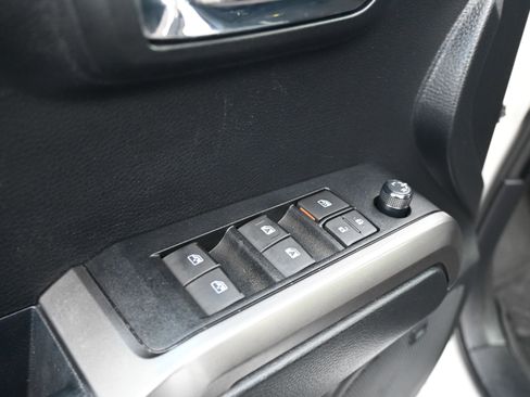 Used 2019 Toyota Tacoma Limited image 17