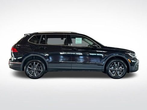 Used 2022 Volkswagen Tiguan SE w/ Panoramic Sunroof Package image 3