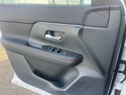 New 2025 Nissan Kicks SR image 14