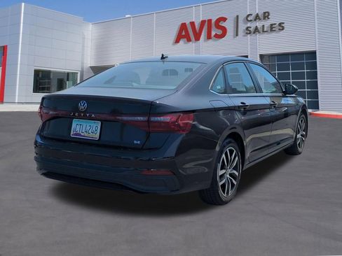 Used 2025 Volkswagen Jetta SE FWD image 6