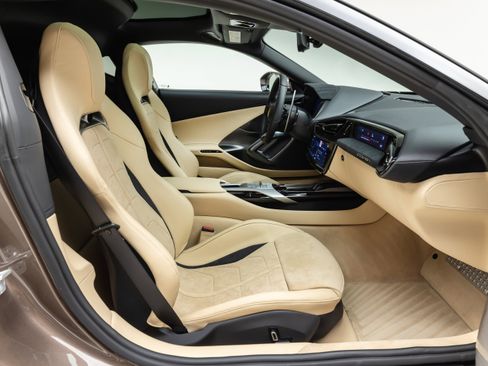 Certified 2025 Ferrari 12Cilindri image 35