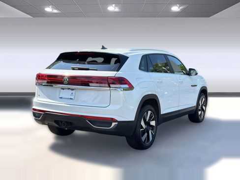 Used 2024 Volkswagen Atlas Cross Sport SE FWD image 9