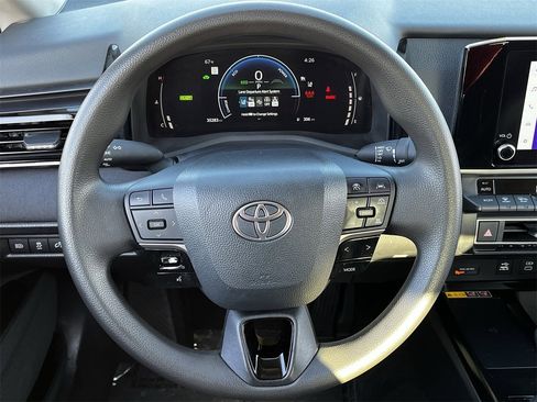 Used 2025 Toyota Camry LE image 11