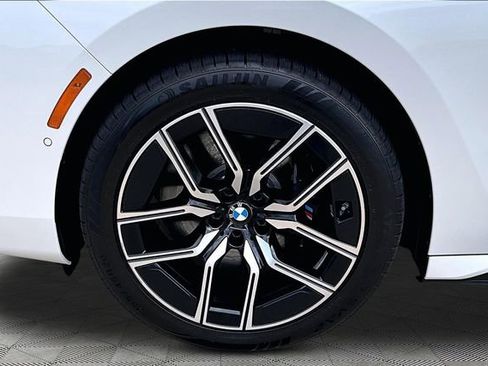 Used 2025 BMW 740i xDrive image 8