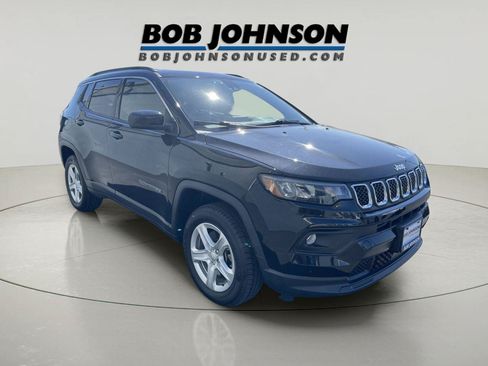 Used 2023 Jeep Compass Latitude w/ Convenience Group AWD/4WD image 1