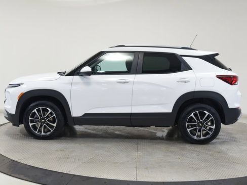Used 2025 Chevrolet TrailBlazer LT AWD/4WD image 6