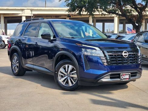 Used 2026 Nissan Pathfinder SL FWD image 1