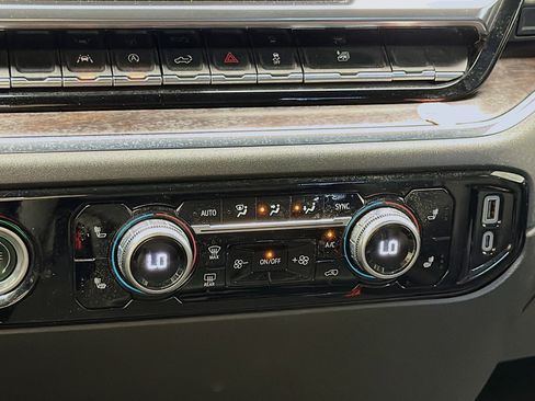 Used 2024 GMC Sierra 1500 SLT image 10