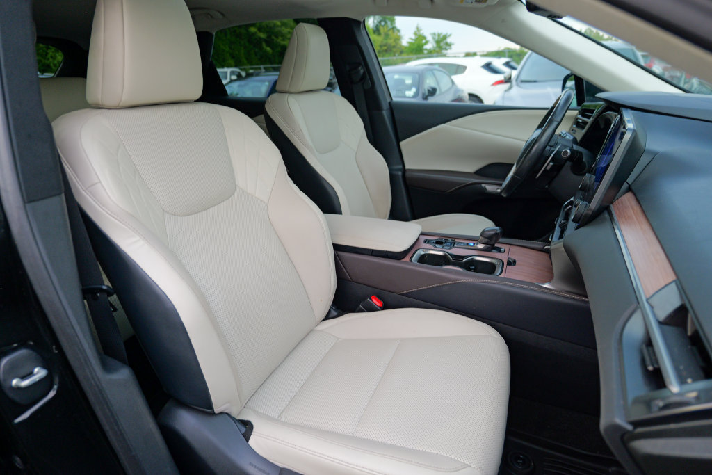 Used 2023 Lexus RX 350 Premium w/ Accessory Package AWD/4WD image 35