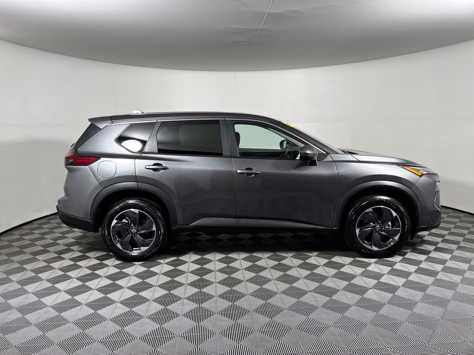 Used 2025 Nissan Rogue SV FWD image 4