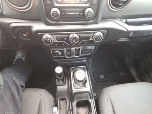Used 2018 Jeep Wrangler Unlimited Sport S AWD/4WD image 10