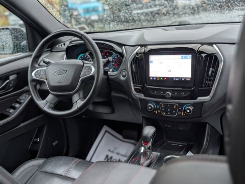 Used 2023 Chevrolet Traverse RS image 16