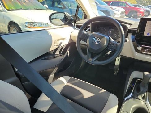 Used 2025 Toyota Corolla LE image 7