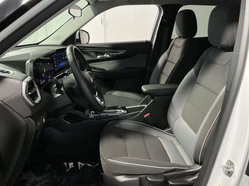 Used 2024 Chevrolet TrailBlazer LT w/ LT Cold Weather Package AWD/4WD image 14