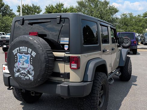 Used 2017 Jeep Wrangler Unlimited Rubicon w/ Connectivity Group AWD/4WD image 9