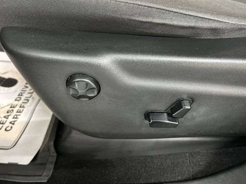 Used 2019 Jeep Grand Cherokee Laredo AWD/4WD image 10