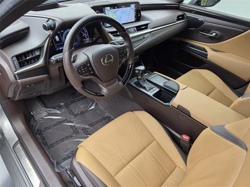 Used 2019 Lexus ES 300h image 8