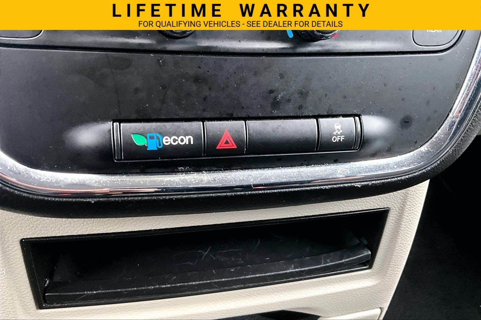 Used 2018 Dodge Grand Caravan SE FWD image 28