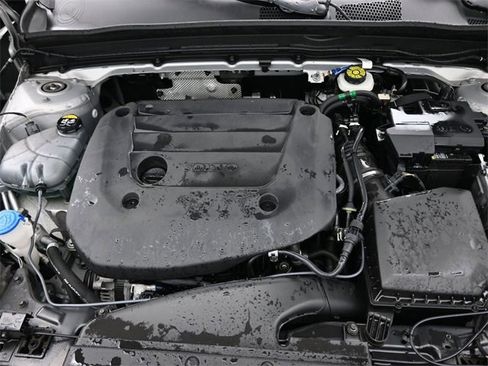 Used 2023 Volvo XC40 B5 Plus w/ Climate Package image 35