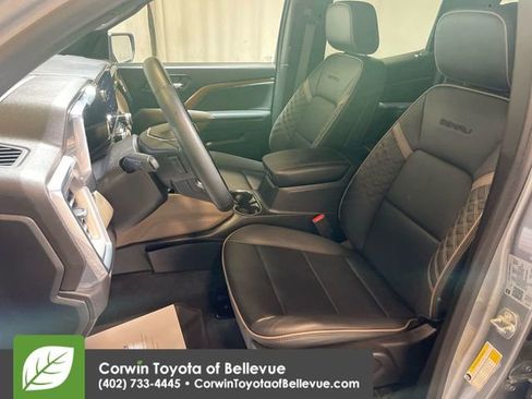 Used 2024 GMC Canyon Denali image 15