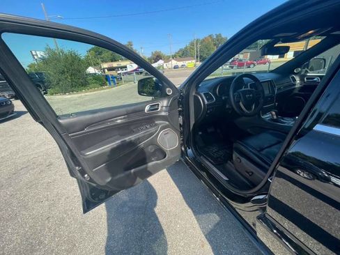 Used 2017 Jeep Grand Cherokee Overland image 10