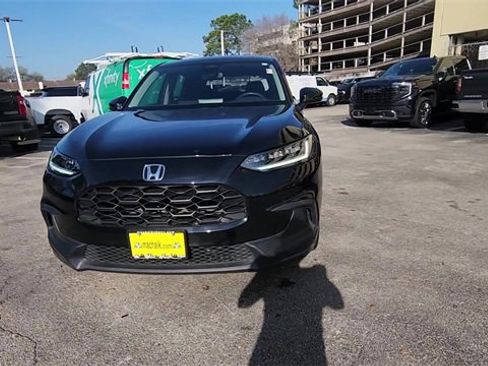 Used 2023 Honda HR-V LX image 3