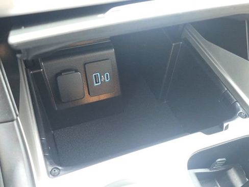 Used 2024 Ford Explorer XLT RWD image 33