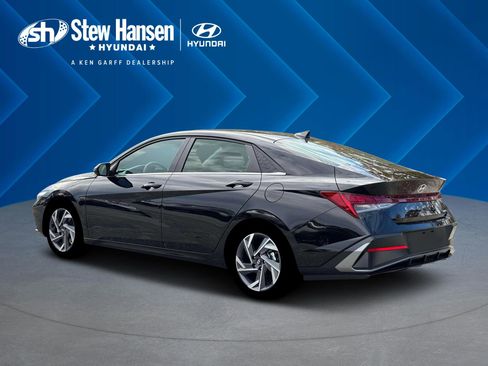 New 2026 Hyundai Elantra Limited FWD image 5