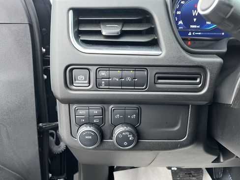 Used 2024 Chevrolet Suburban LT image 14