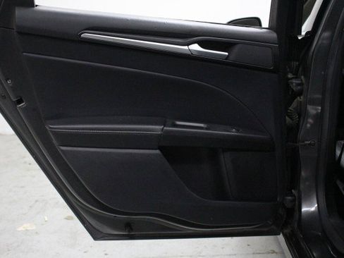 Used 2020 Ford Fusion Titanium image 31